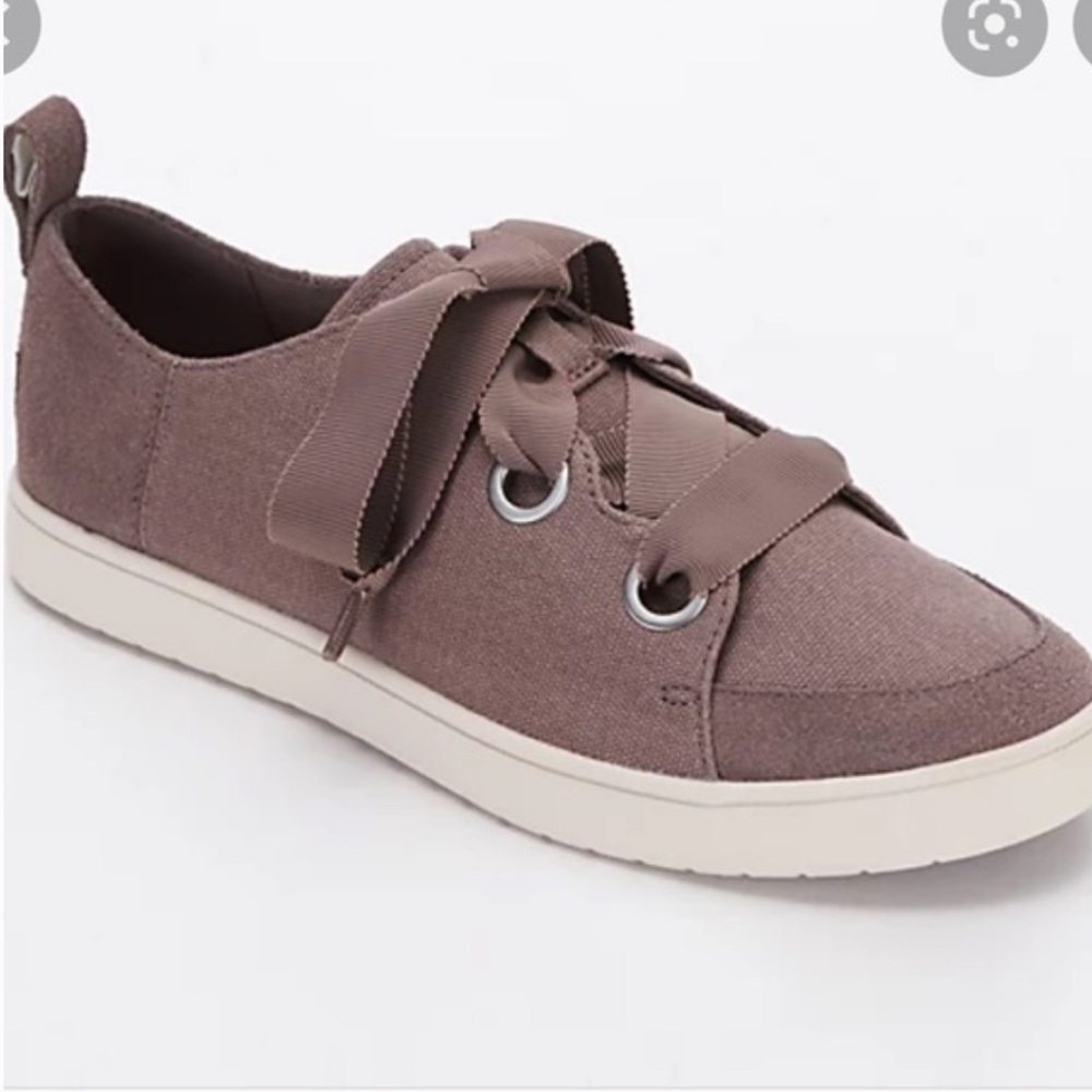 KOOLABURRA BY UGG brown flats